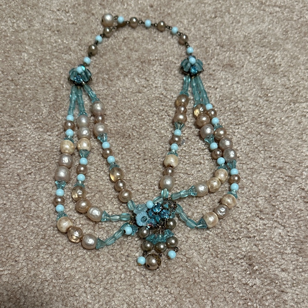 Elegant vintage Beaded Necklace in Blue and Gold